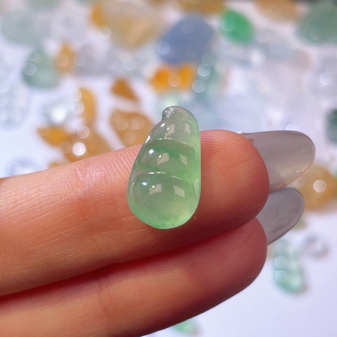 翡翠颈饰未镶嵌裸石