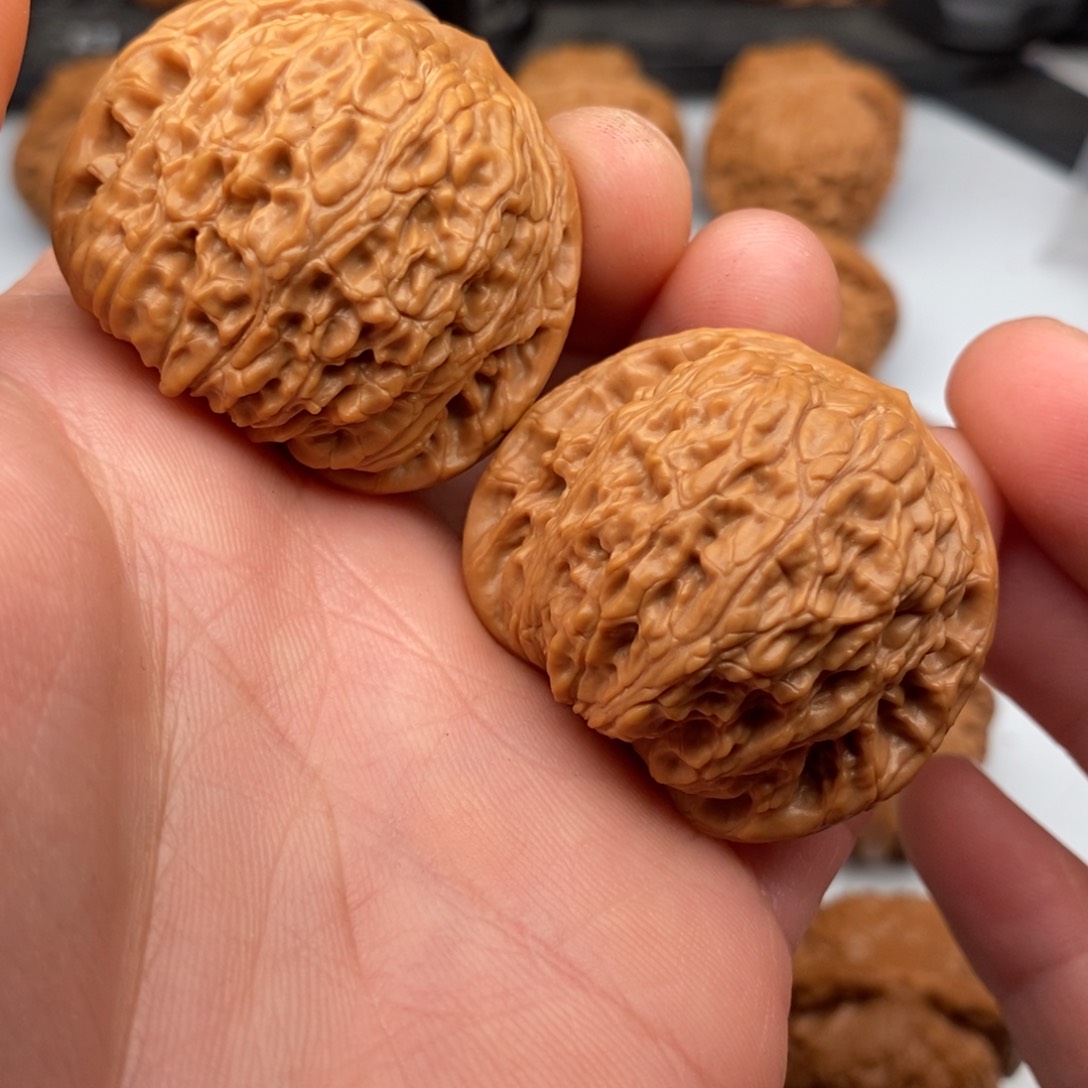 文玩核桃把件40绣球