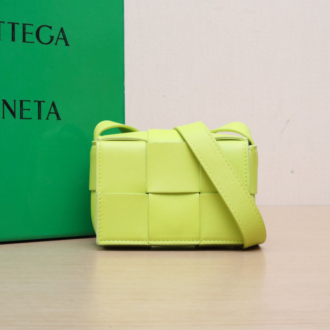 99新 BOTTEGA VENETA/葆蝶家 小花Jerry活动Casset Mini 奇异果绿