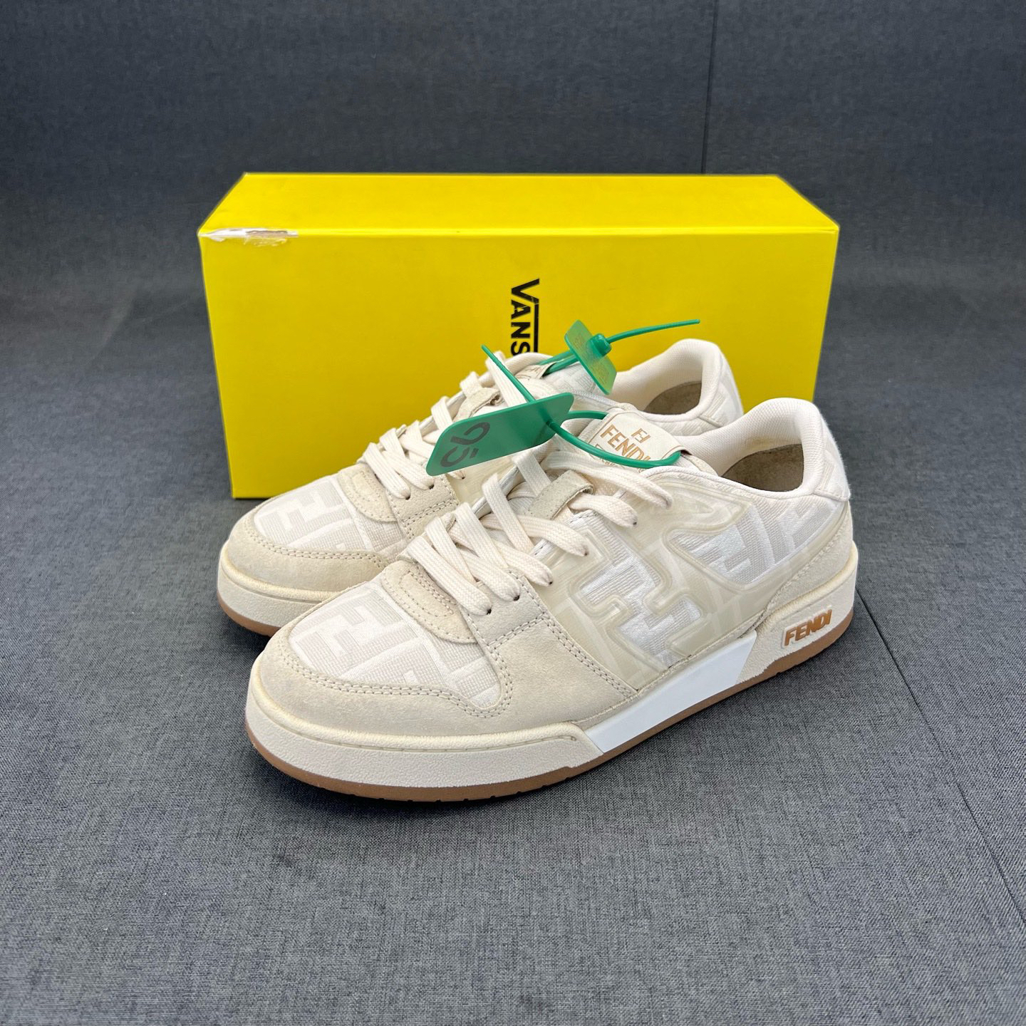 95新 FENDI/芬迪 码数38.5 fendi鞋 match 白灰