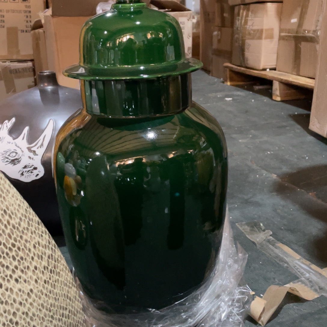 陶瓷花瓶，仿真绿植。