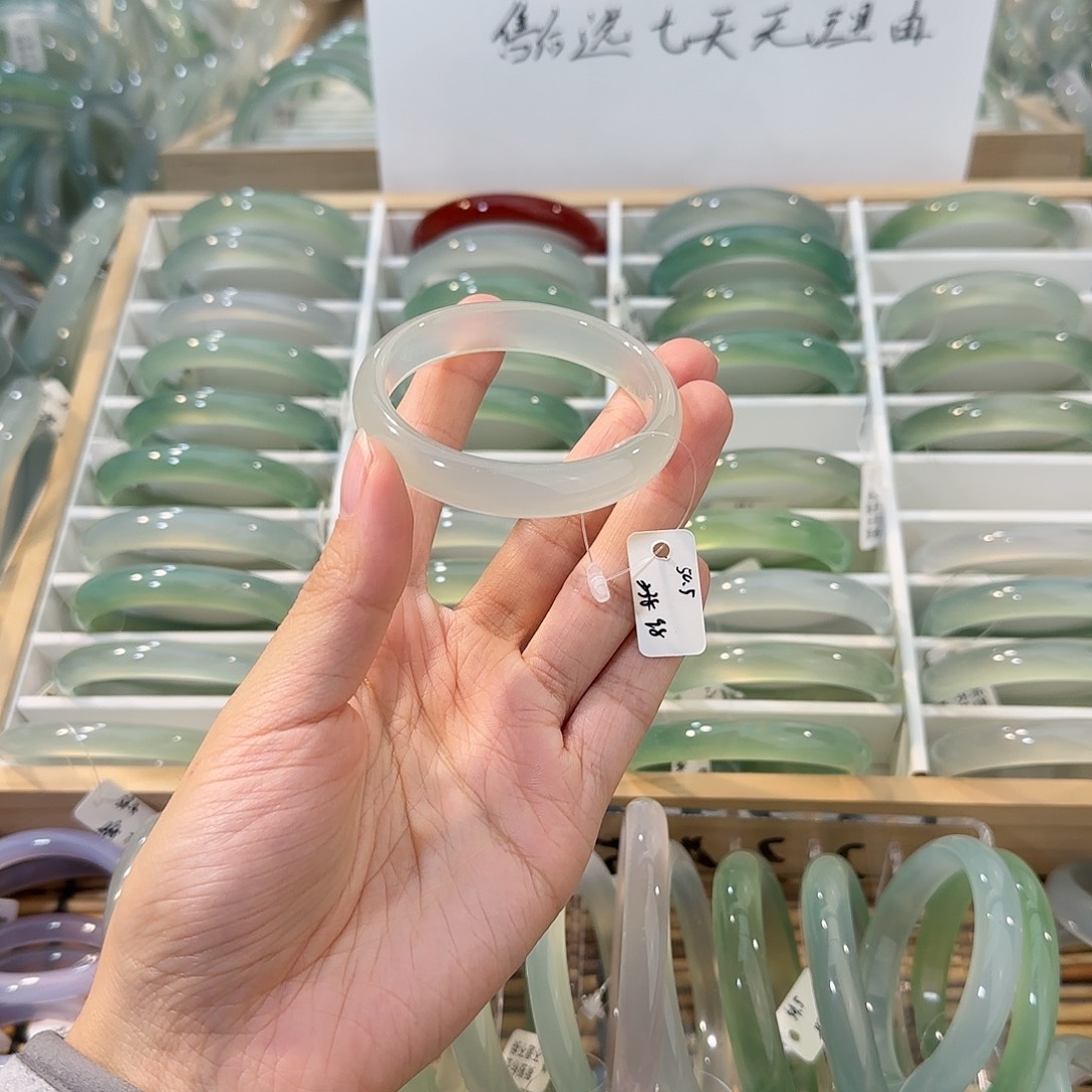 玛瑙/玉髓未镶嵌手镯圈口50.5