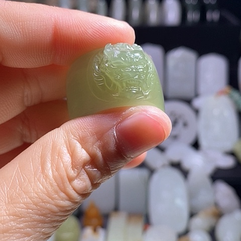 和田玉颈饰未镶嵌笑***、