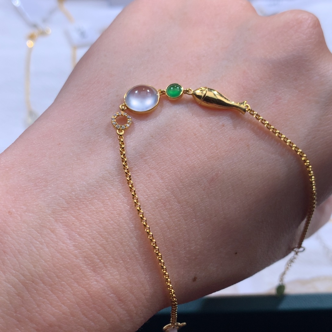 欢***米翡翠18K金镶嵌颈饰翡翠