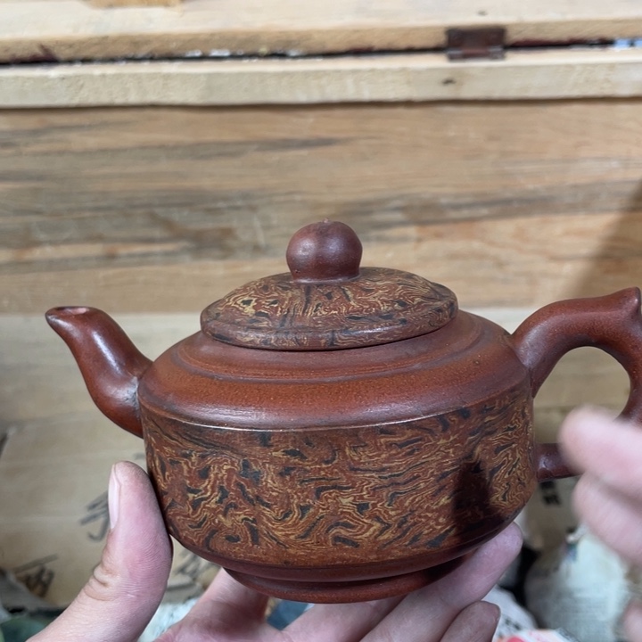 茶壶紫砂老厂紫砂壶一件。