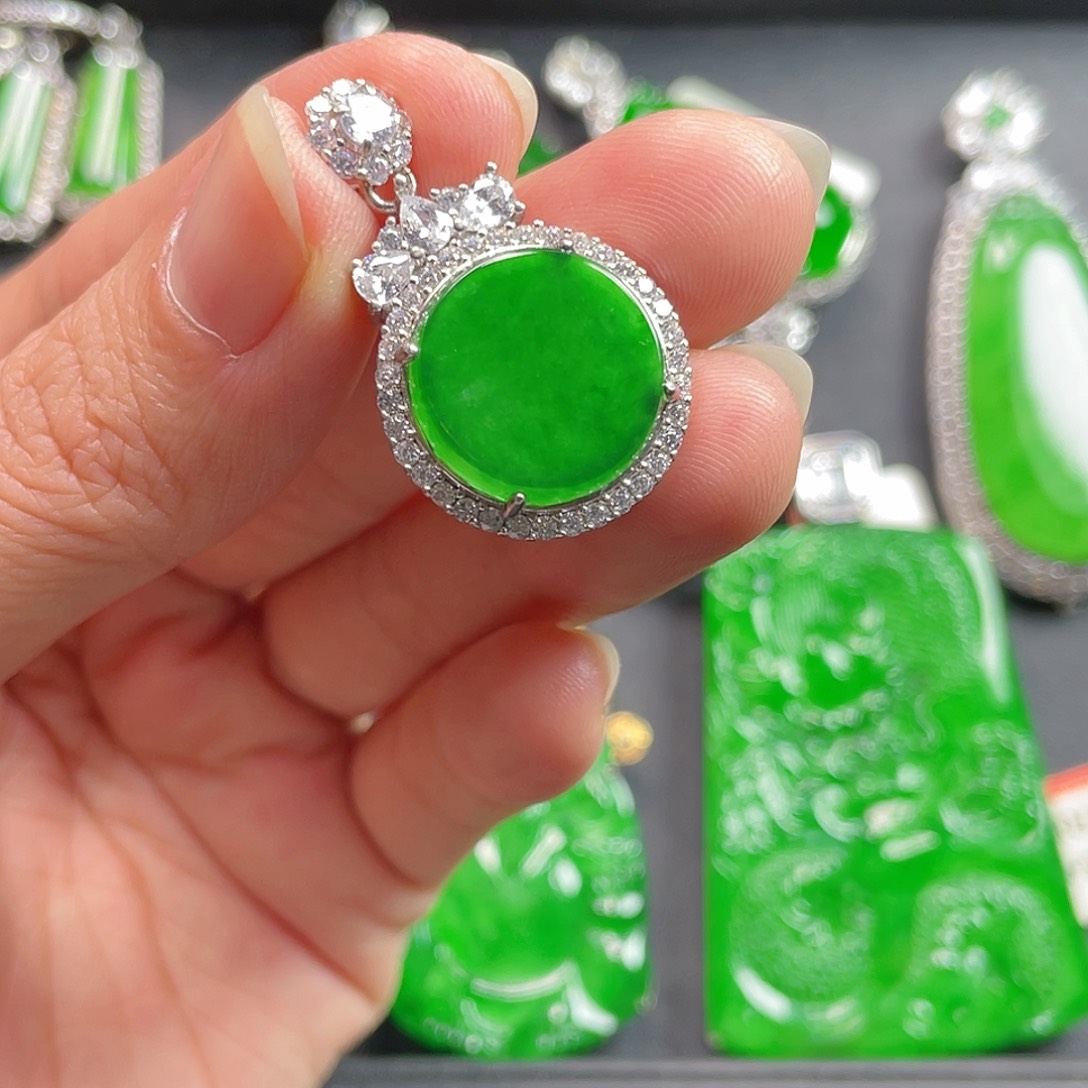 吊坠(不含链)未镶嵌翡翠