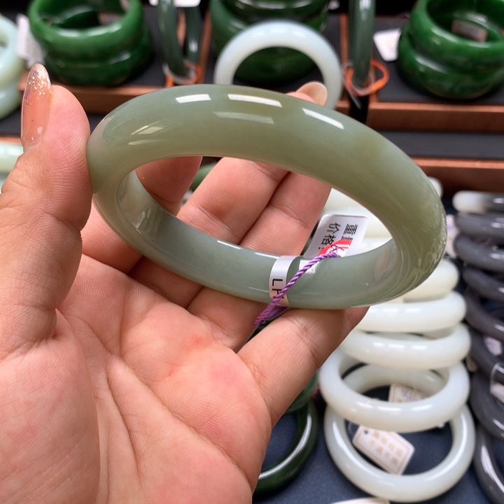 【闪购商品】未镶嵌手镯和田玉