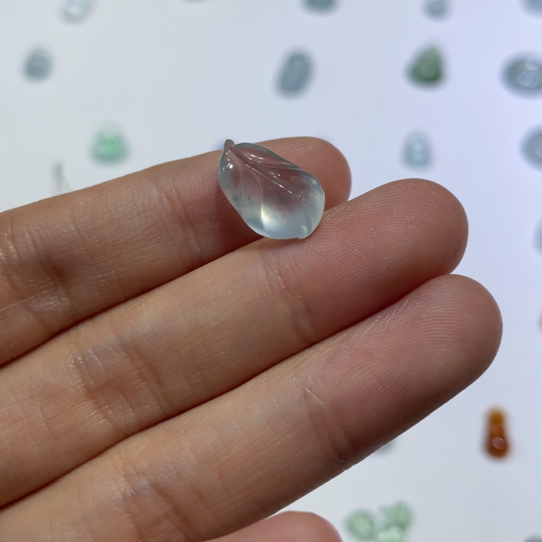 翡翠未镶嵌颈饰叶子