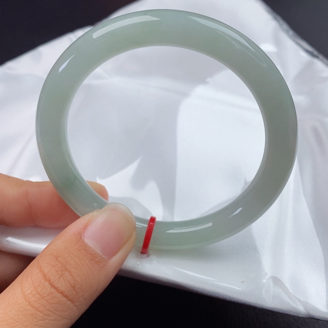 翡翠未镶嵌手镯（圆镯）