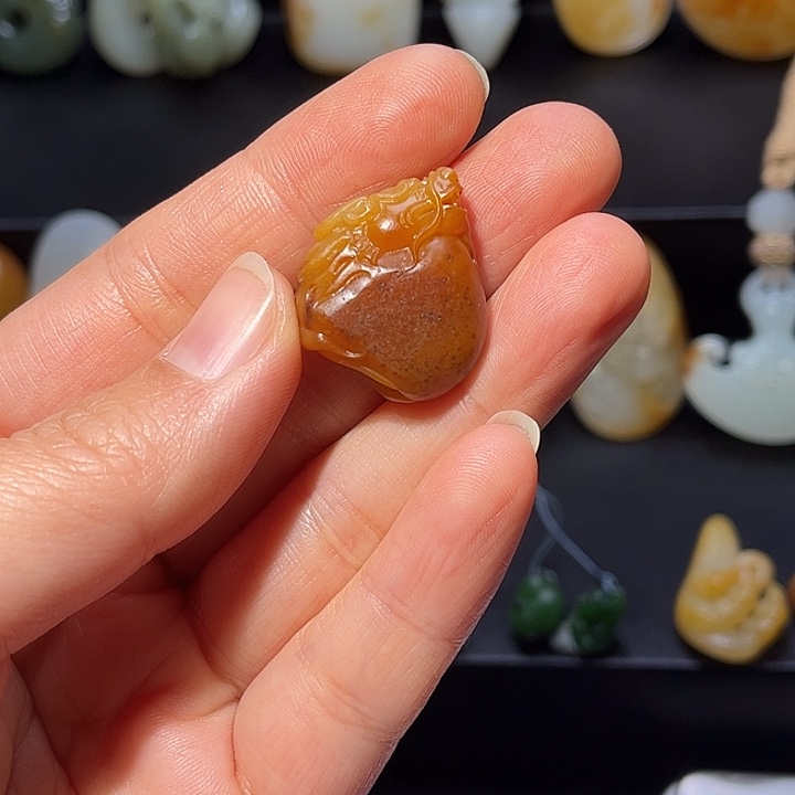 和田玉未镶嵌车挂