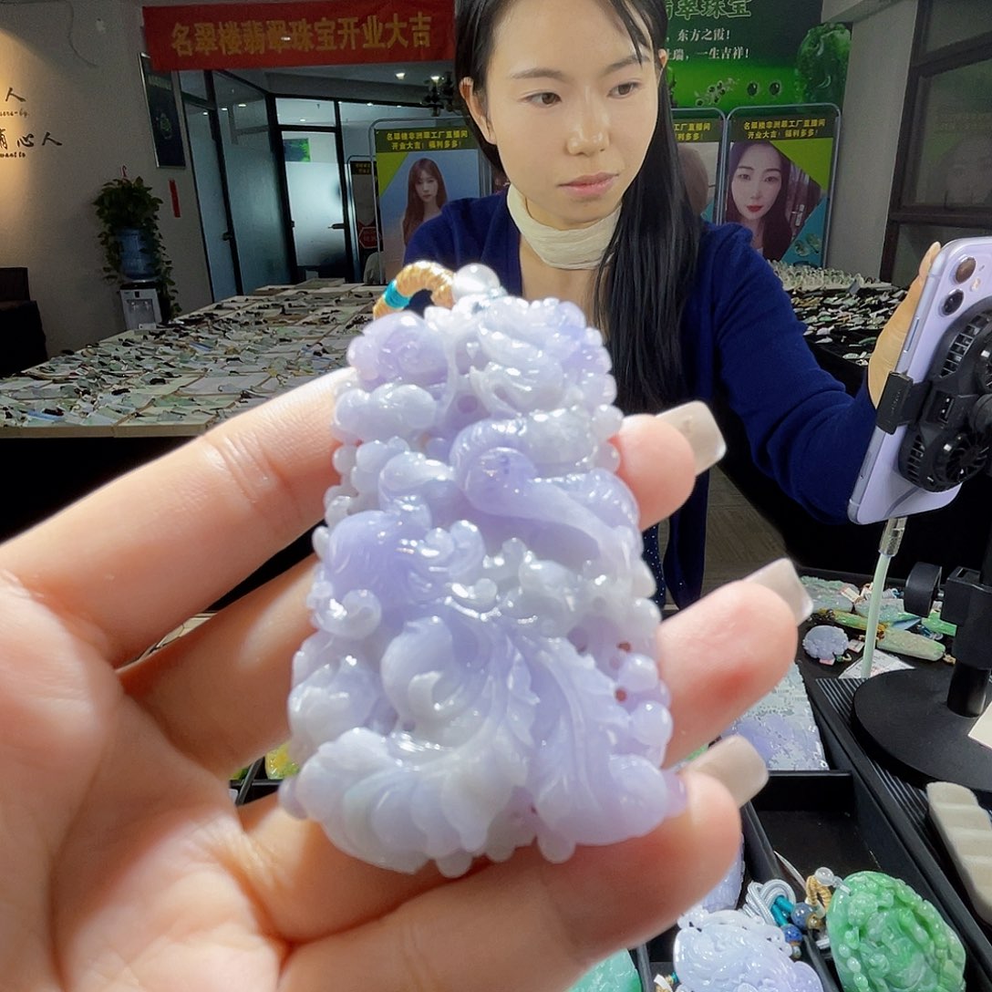 颈饰未镶嵌翡翠一个