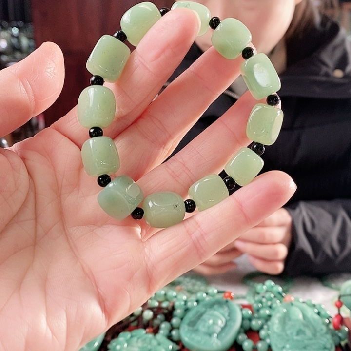 密玉（石英质玉）颈饰未镶嵌