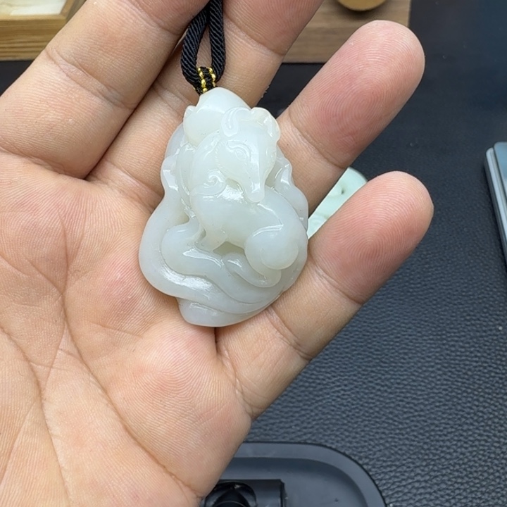 颈饰未镶嵌和田玉临*