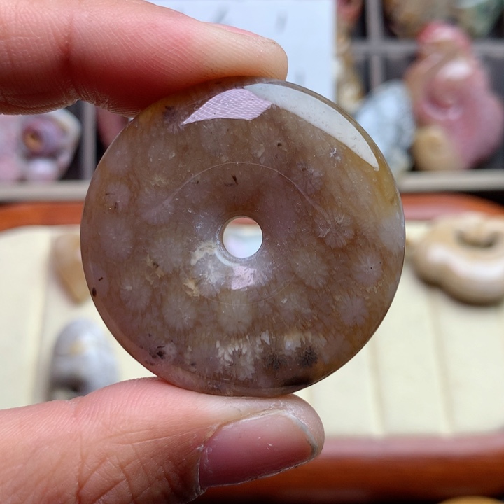 硅化珊瑚（珊瑚玉）颈饰足银镀金镶嵌