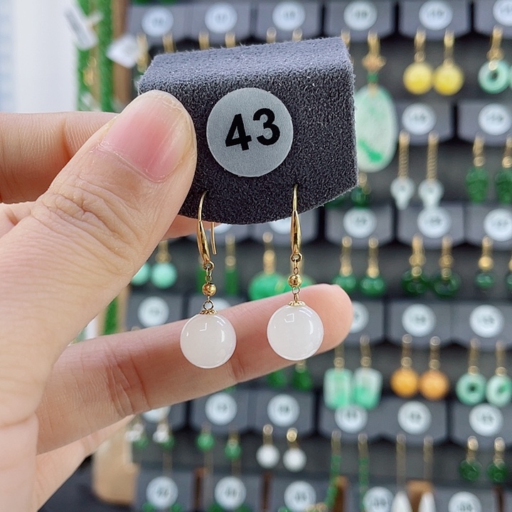 18K金镶嵌和田玉耳饰