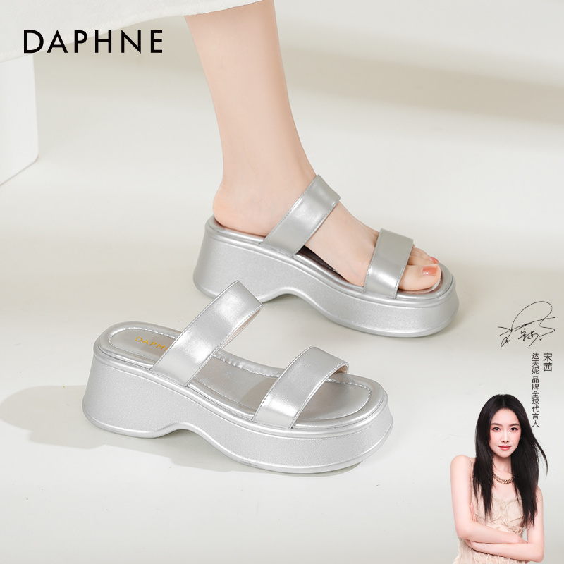 达芙妮厚底拖鞋女2025新款银色沙滩凉拖鞋百搭不累脚拖鞋女外穿ZC