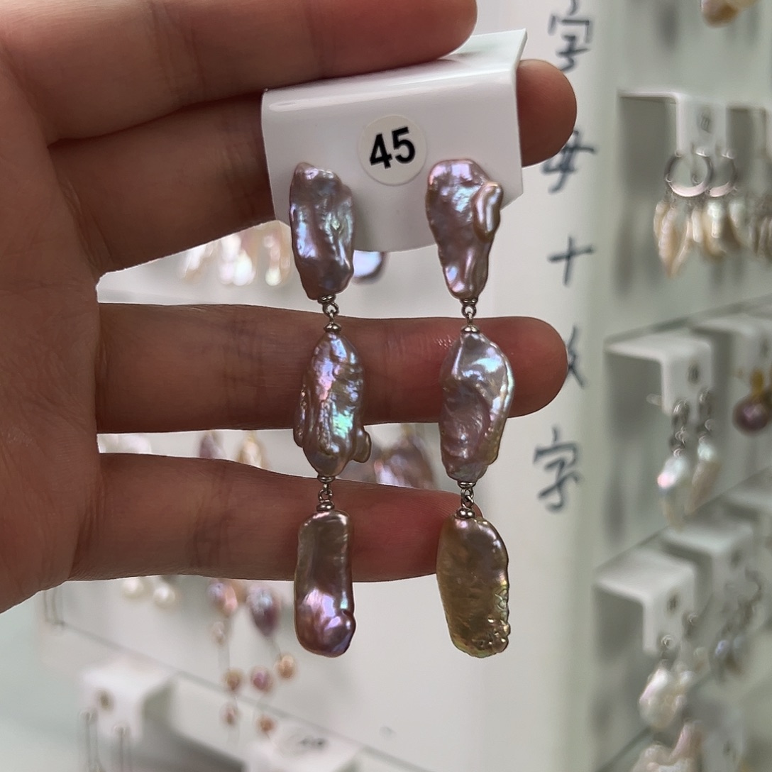 红***瑰非金属巴洛克花瓣耳饰 