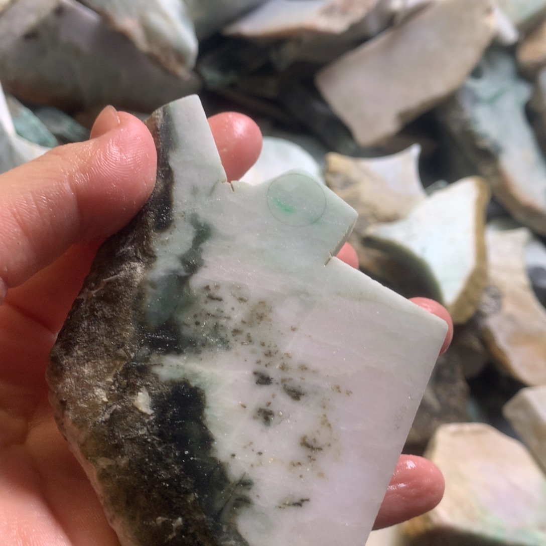 翡翠颈饰未镶嵌缅甸翡翠