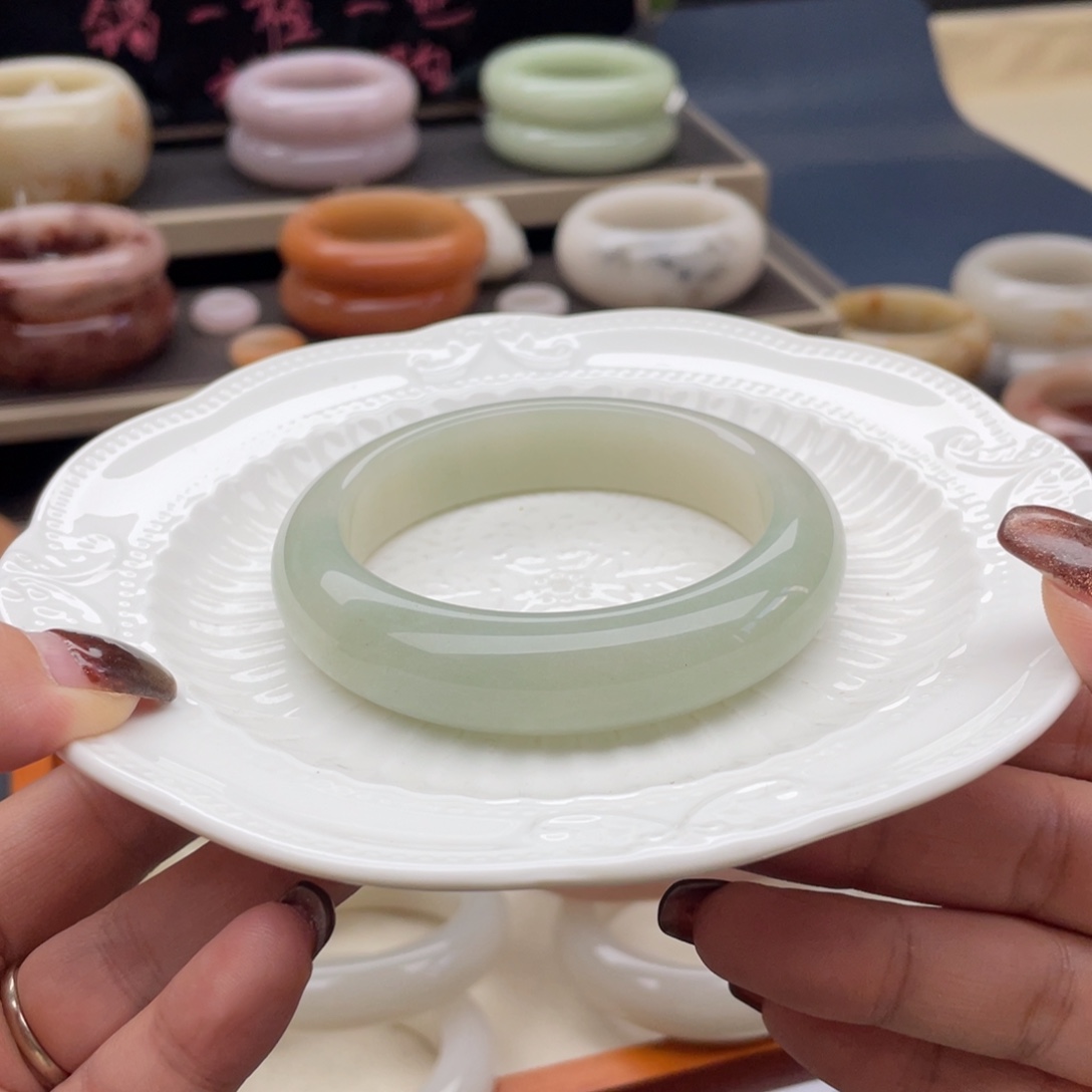 石英质玉未镶嵌手镯