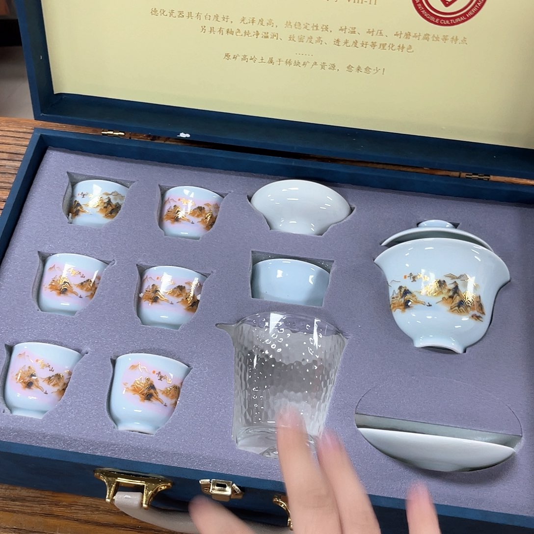 孤品茶具套装等。         