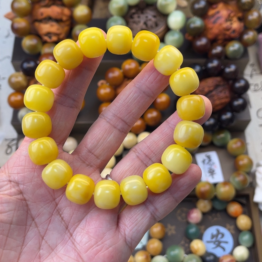 倚***风吊坠龙脊菩提鸡油黄