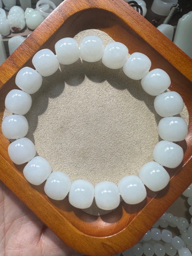 新疆和田玉山料手串