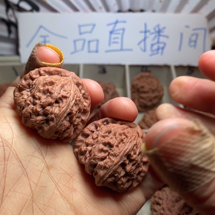 文玩核桃吊坠是***吖三角白