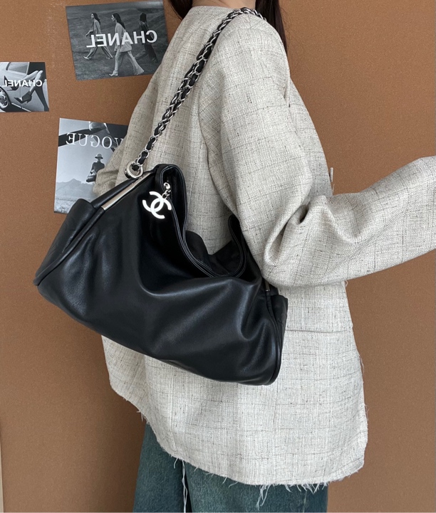 95新 Chanel/香奈儿 7501 Chanel 黑银羊银杆hobo mini 单肩包 