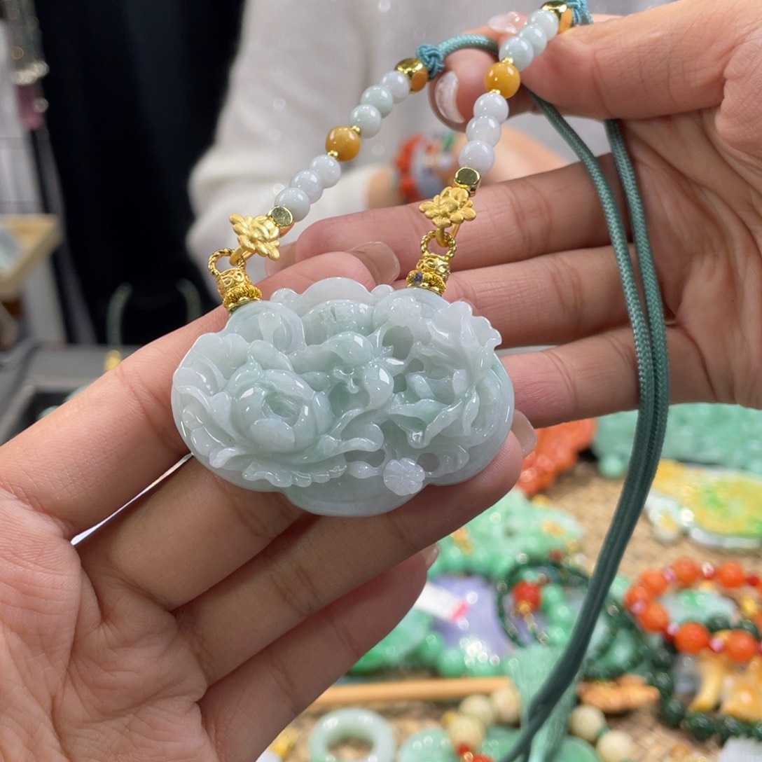 翡翠颈饰未镶嵌代编织