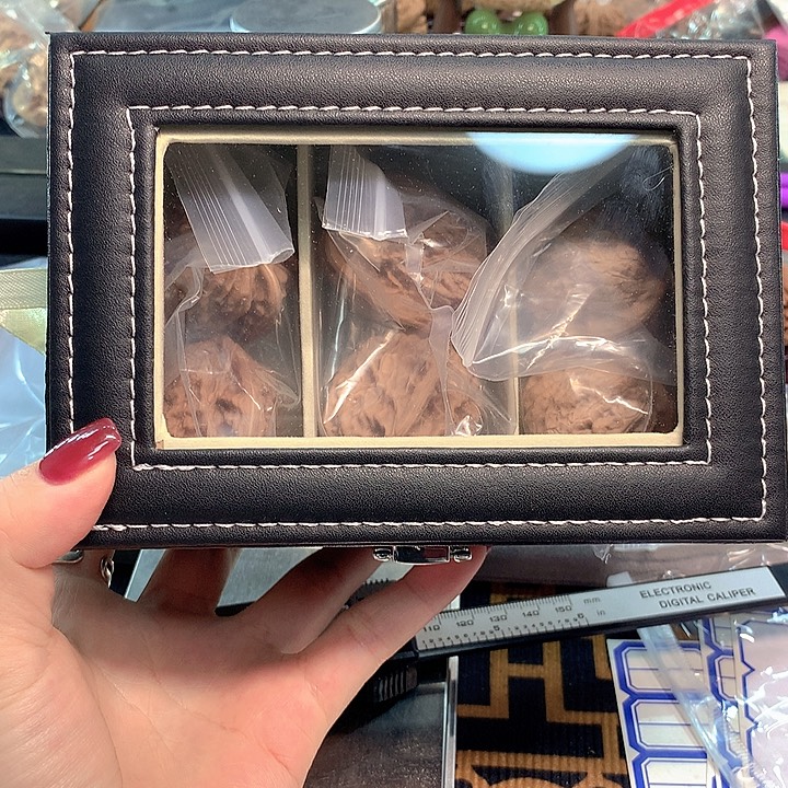 木质类三对核桃一个礼盒