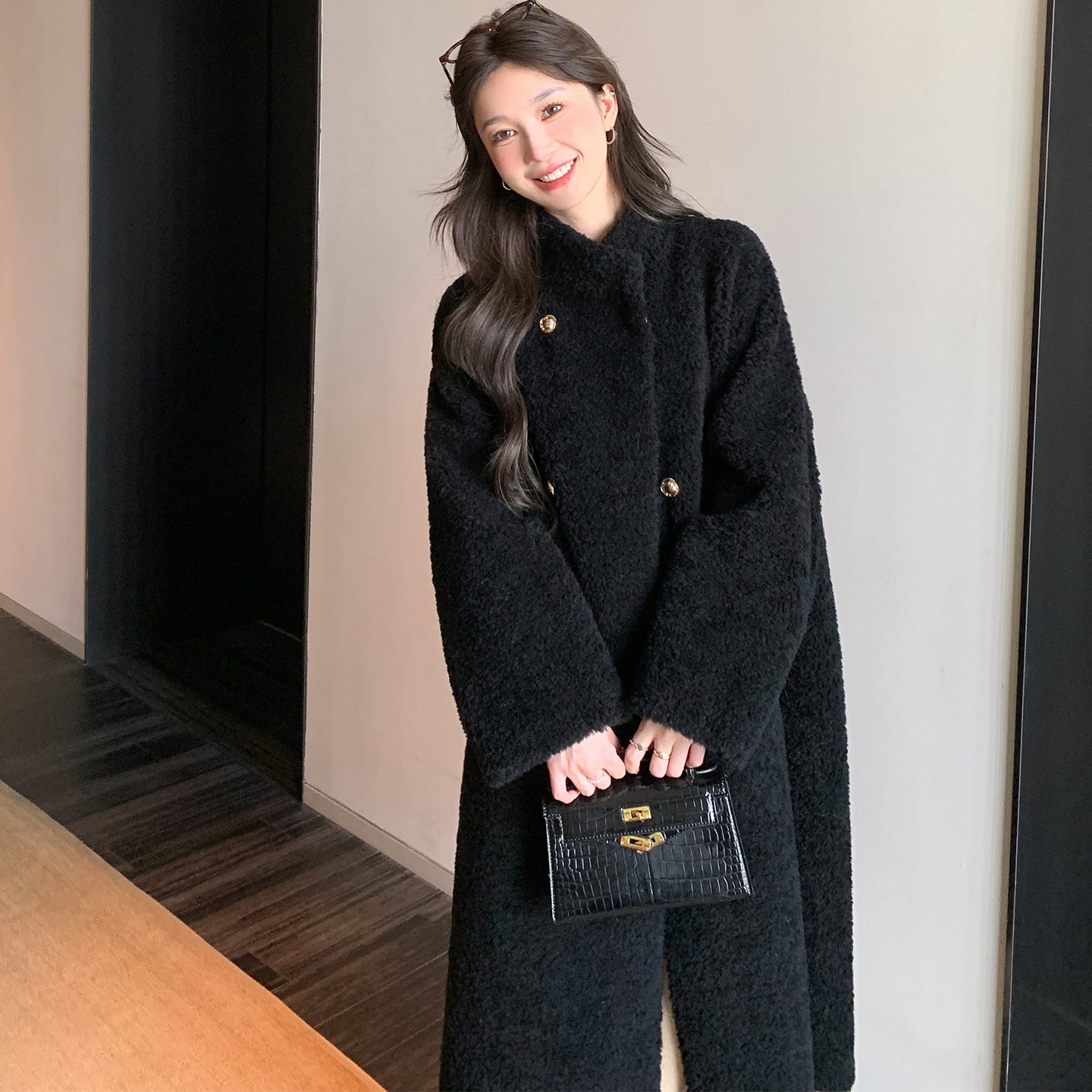 2025秋冬新款时尚黑色加厚仿羊羔毛大衣皮毛一体长款毛毛外套女