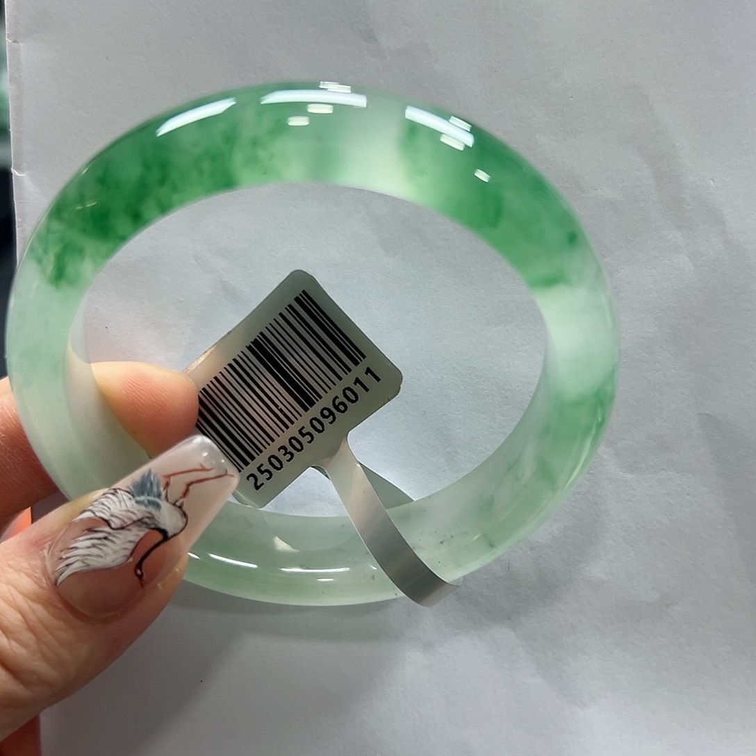 石英质玉手镯未镶嵌邓*瘦