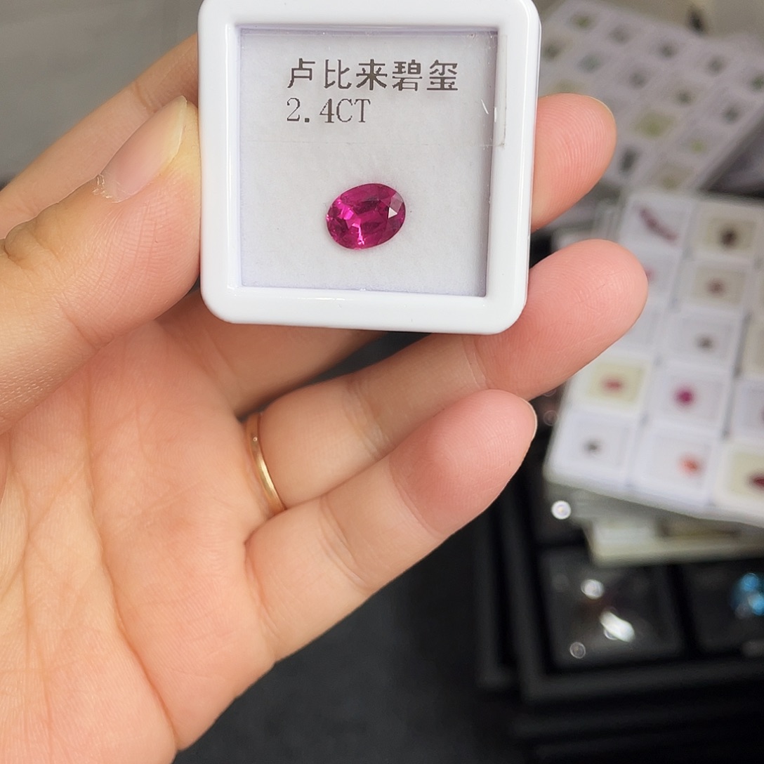 碧玺未镶嵌裸石2.4ct
