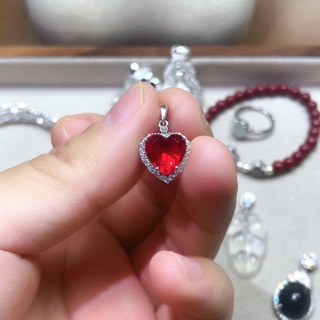 《***享吊坠925银锆石红爱心