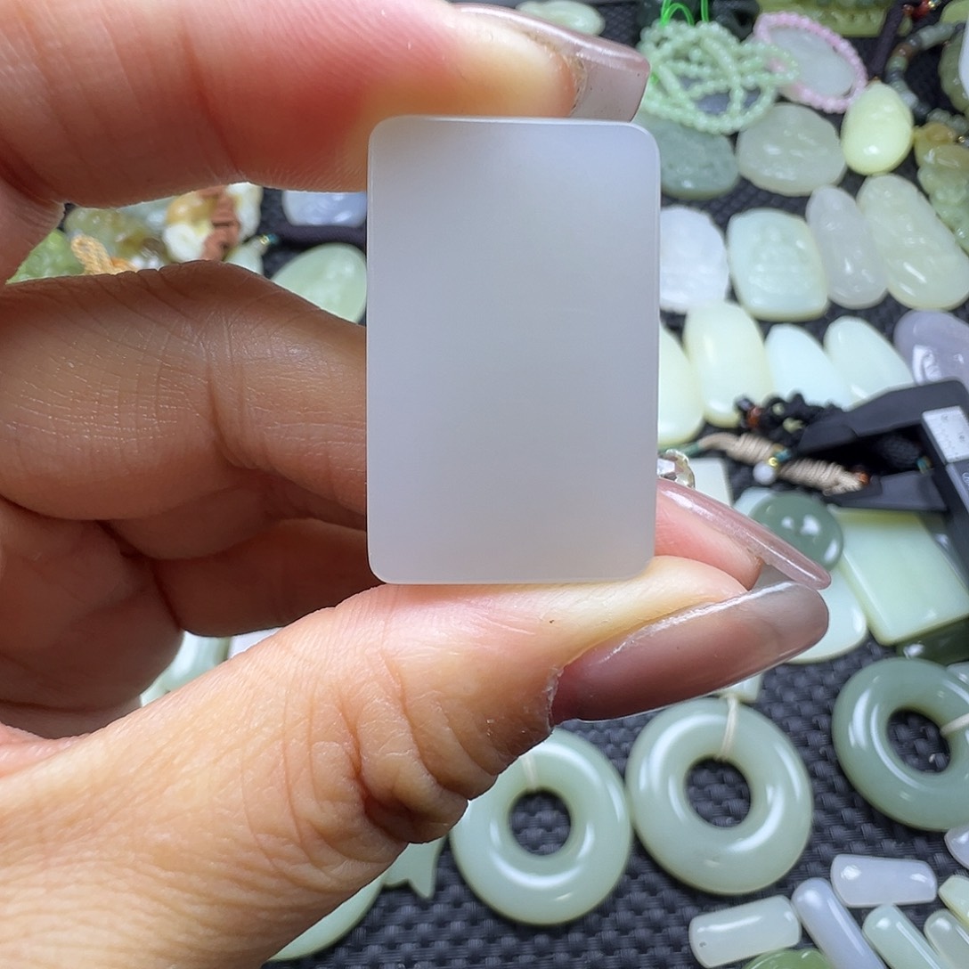 和田玉未镶嵌颈饰卡31