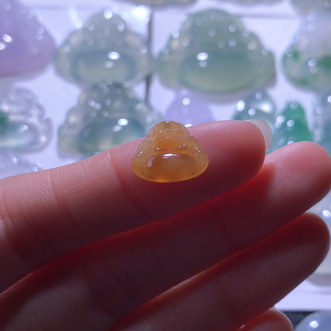 翡翠未镶嵌颈饰佛