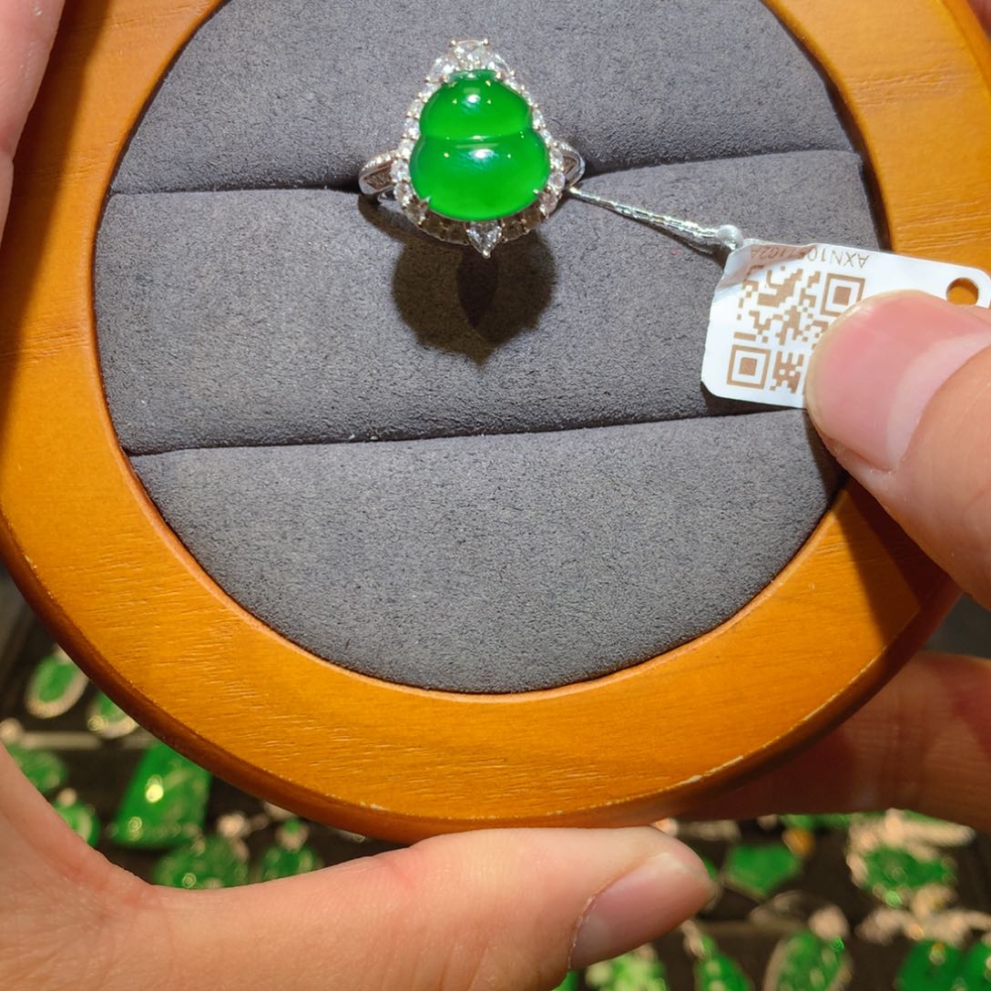 翡翠18K金镶嵌戒指天然翡翠