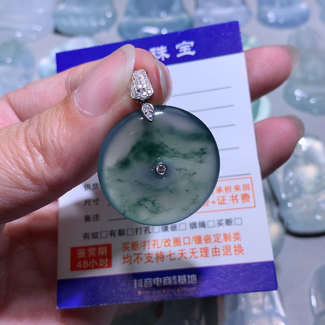 翡翠颈饰未镶嵌扣子