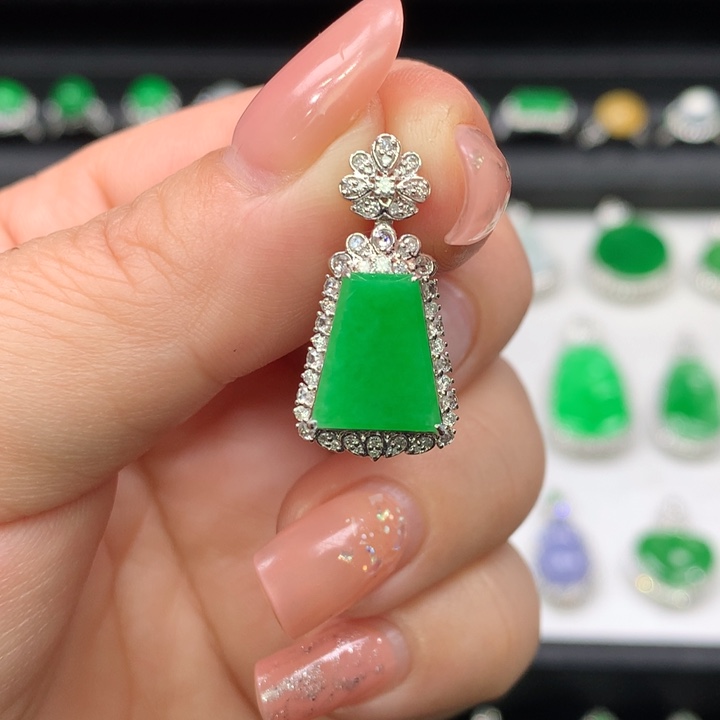 翡翠吊坠(不含链)18K金镶嵌