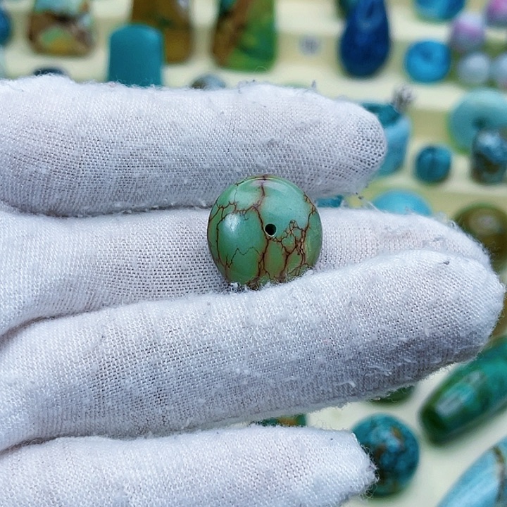 绿松石颈饰未镶嵌