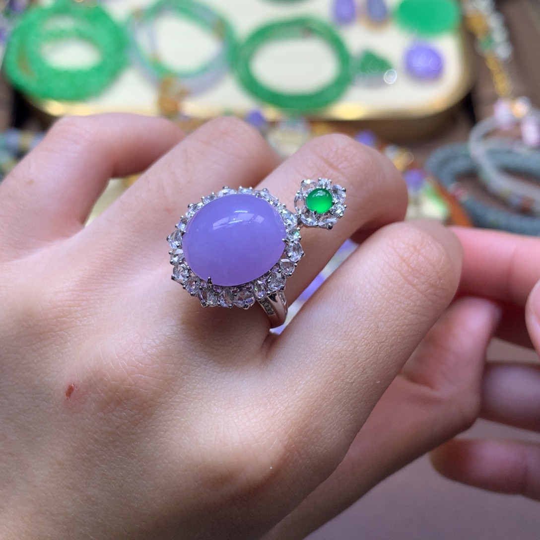 翡翠18K金镶嵌颈饰翡翠