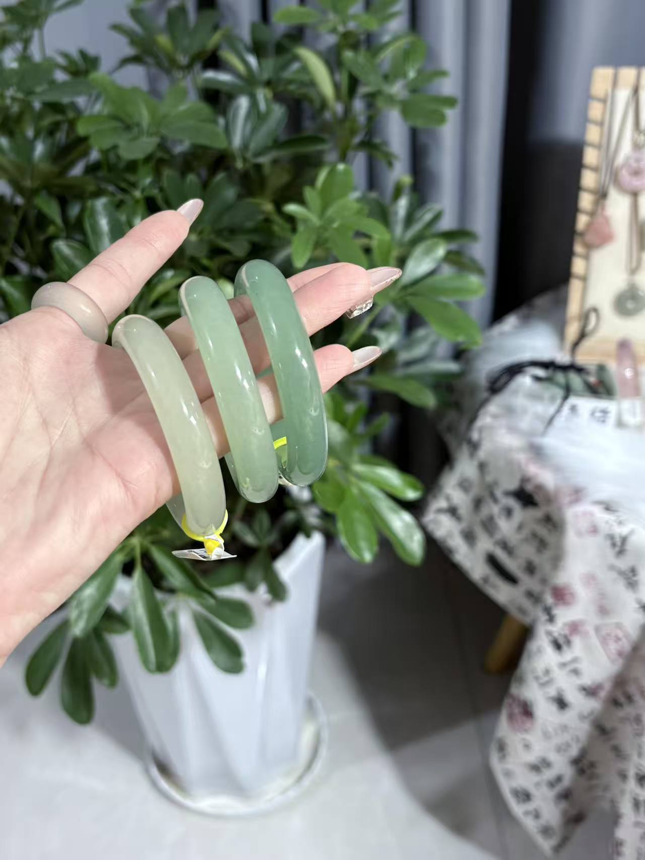 纯天然东陵玉高冰百搭未镶嵌高级清冷范手镯多样性发货拍一发一