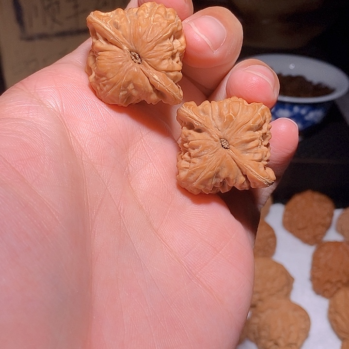 文玩核桃手把件白蛇谷