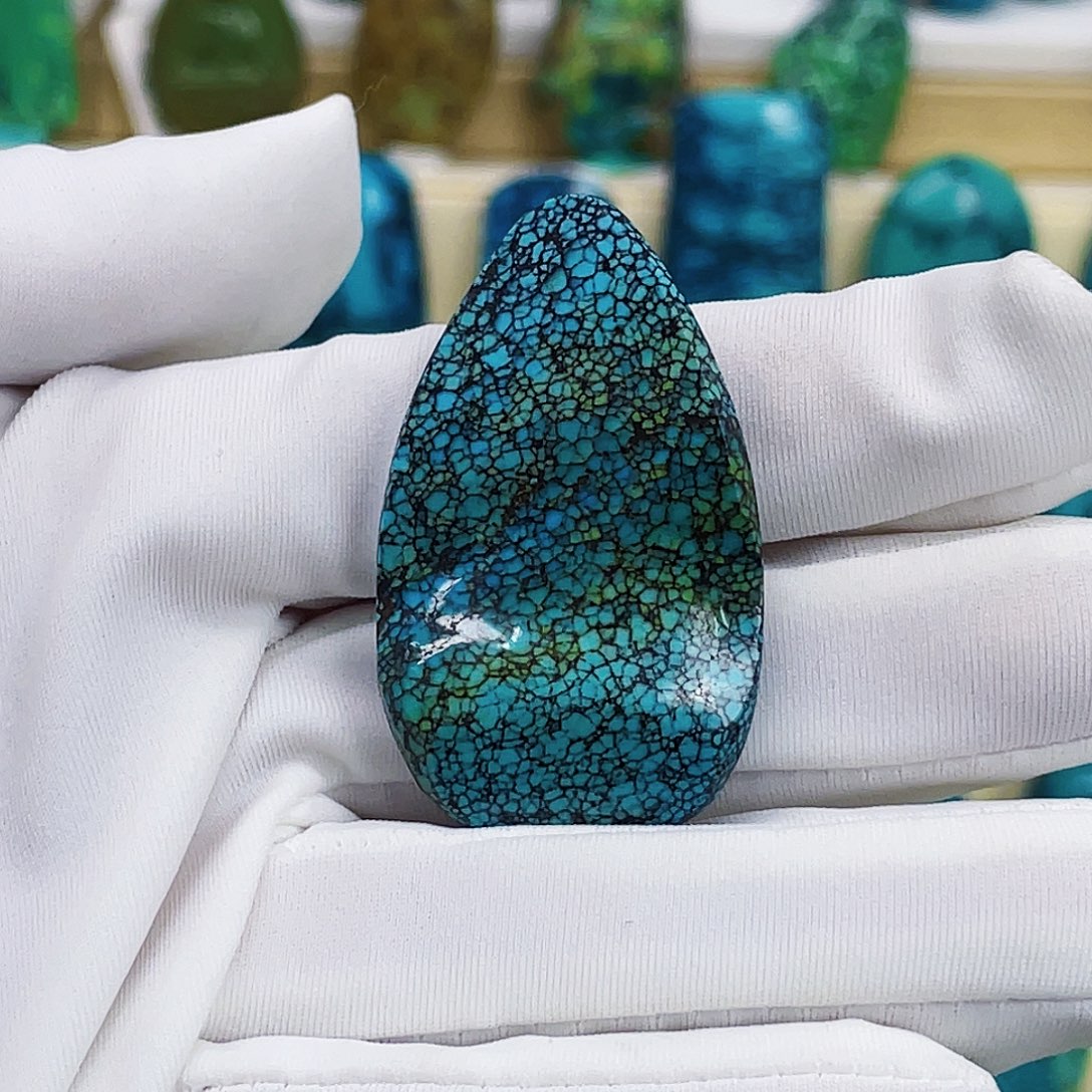 绿松石未镶嵌颈饰