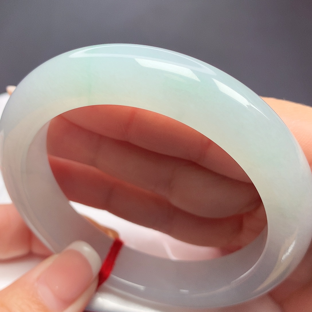 翡翠手镯未镶嵌l n n n n n n n n