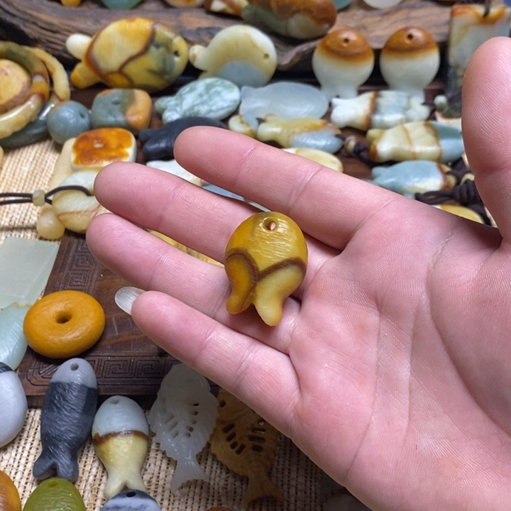 锦***宝蛇纹石玉未镶嵌颈饰