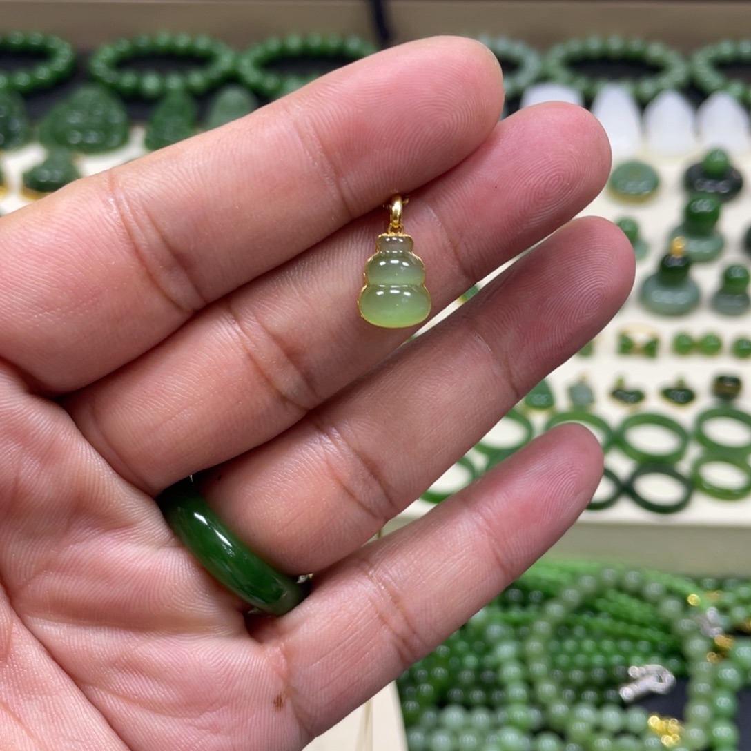 和田玉（碧玉）18K金镶嵌颈饰