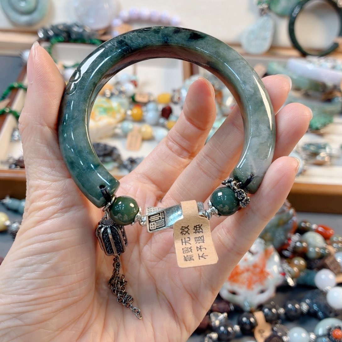 昕***加翡翠未镶嵌颈饰手串