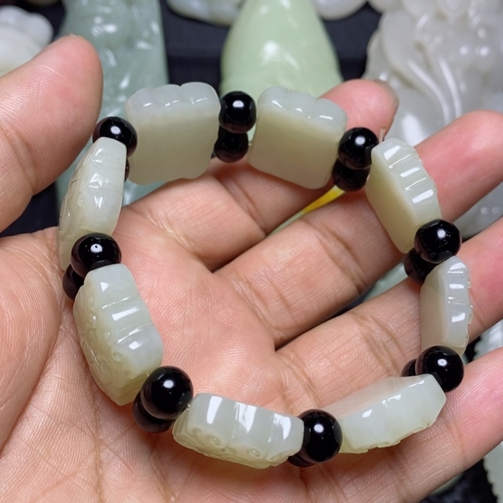 和田玉颈饰未镶嵌