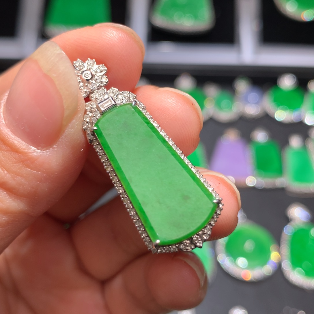 翡翠颈饰18K金镶嵌馨*翡翠